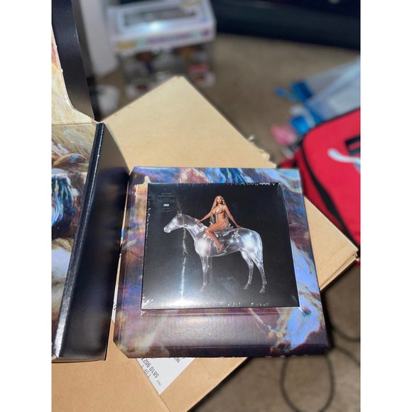 Renaissance [act i] Box Set - Pose 2 (Beyoncé) - Picture 9 of 12